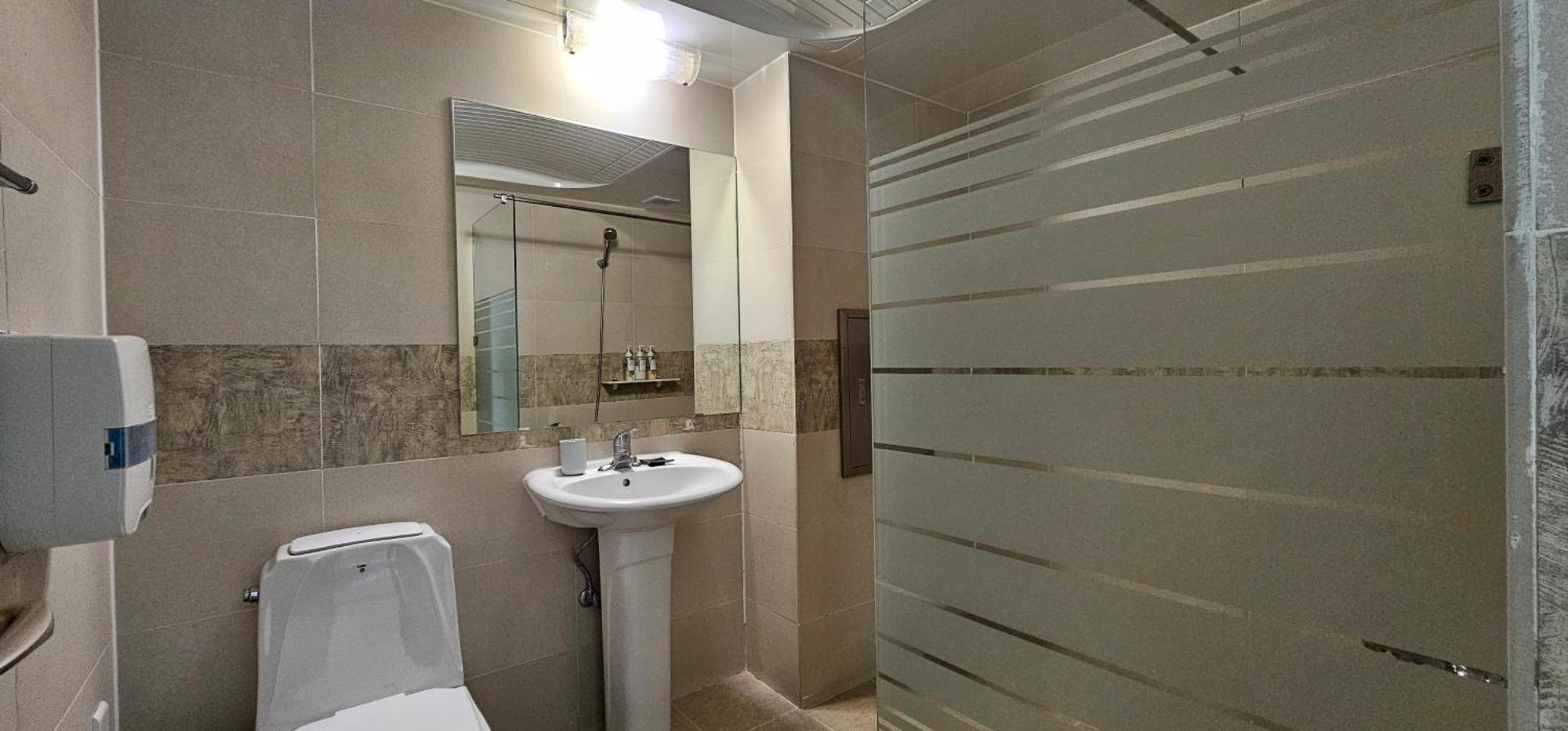 Hansan Hotel Тхоньен Екстериор снимка