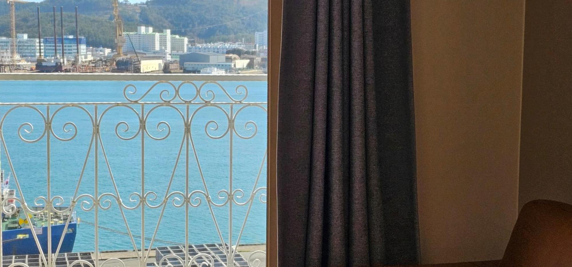 Hansan Hotel Тхоньен Екстериор снимка