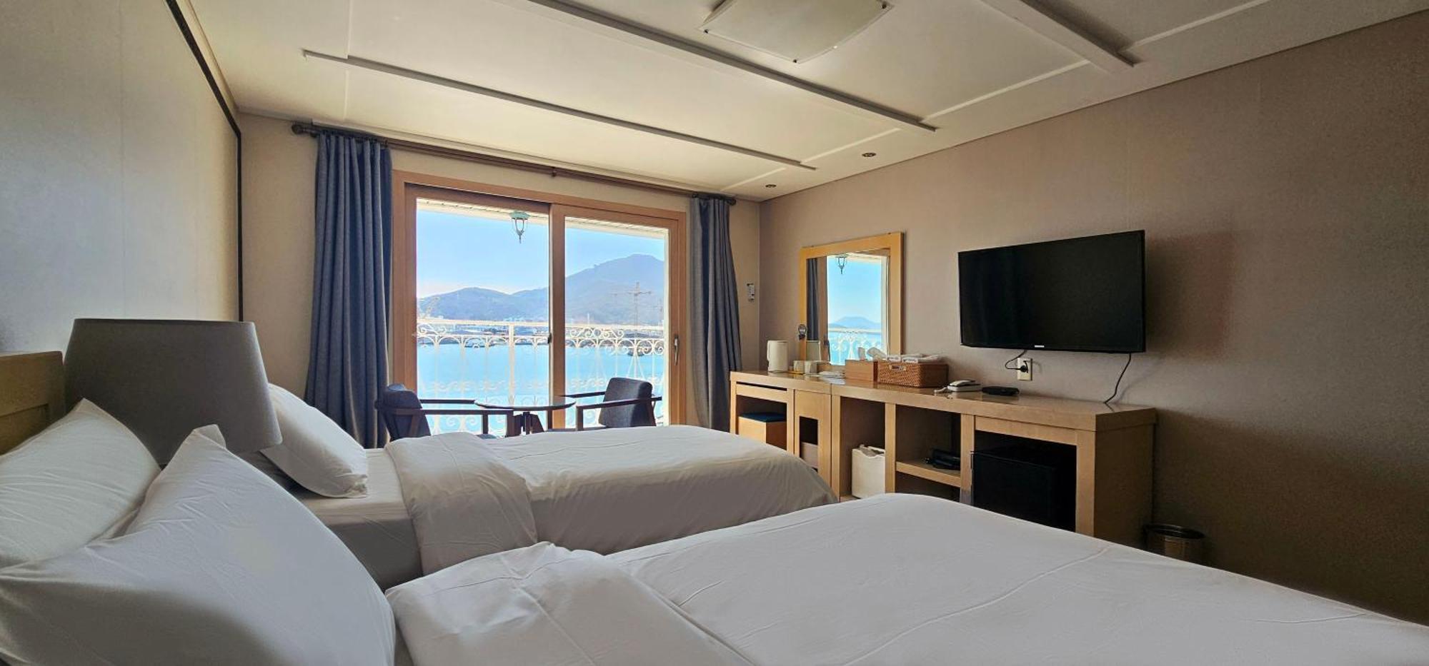 Hansan Hotel Тхоньен Екстериор снимка