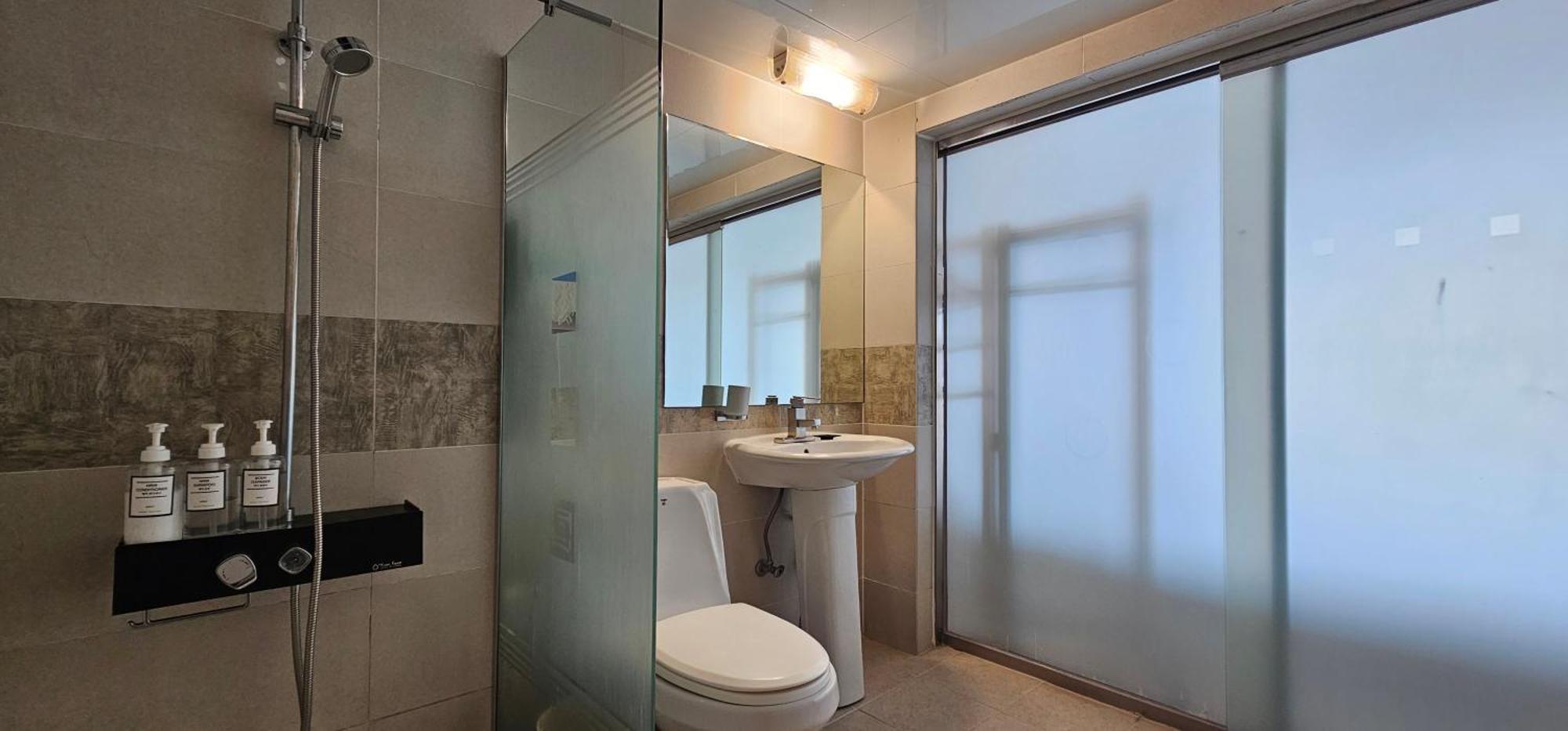 Hansan Hotel Тхоньен Екстериор снимка